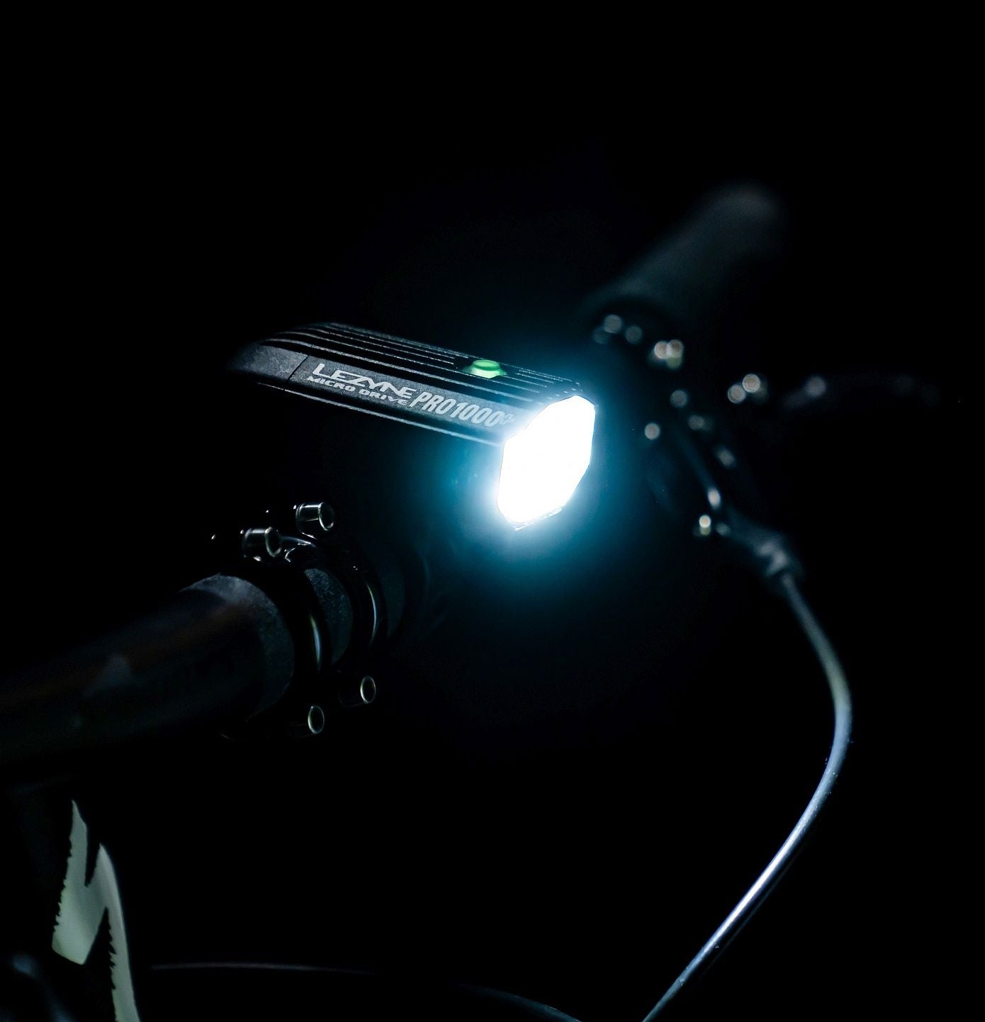 Lezyne Micro Drive Pro 1000+ Satin Black Voorlicht